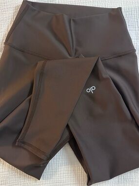 ALO YOGA High Waist Airlift Legging in Espresso - Size XS LIKE NEW
